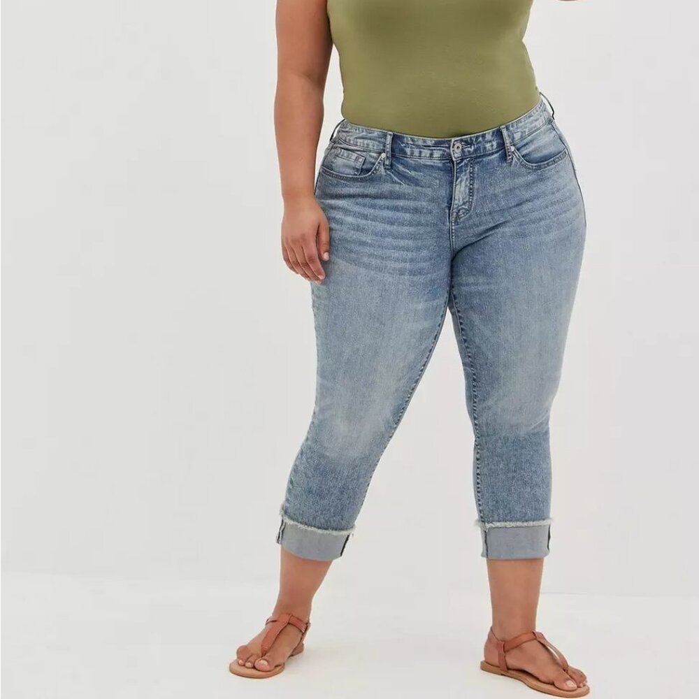 TORRID Crop Boyfriend Straight Vintage Stretch Mid-Rise Jeans size 22